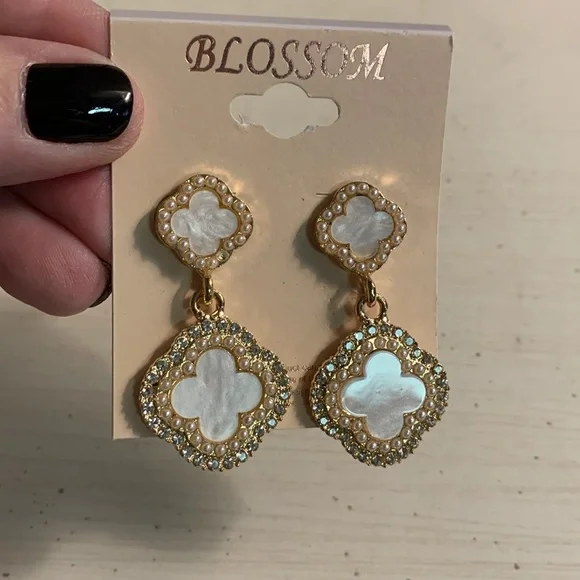 BLOSSOM GORGEOUS CLOVER STUDDED EARRINGS - Picture 1 of 3